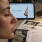 Bosse sur le nez : rhinoplastie ultrasonique ou injections, profil clinique net