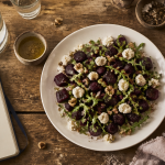 Manger de la betterave le soir, salade de betteraves, fromage et noix au dîner