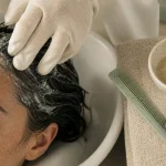 Gommage cheveux : gel-gommant sur cuir chevelu