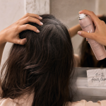 Shampoing sec combien de fois par semaine : 1 à 2 fois