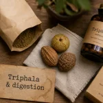 Triphala bienfaits : poudre et fruits pour la digestion et le transit